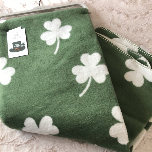 Docofil SHAMROCK St. Patrick’s Day Throw Blanket - Picture 11 of 11